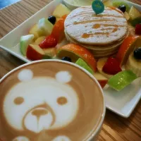 Snapdishの料理写真:繽紛樂水果霜淇淋煎餅&Latte|agnesさん