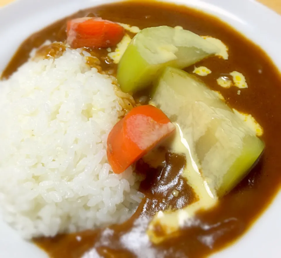 Snapdishの料理写真:大根煮付けのっけカレー、マスタードソースがけ|Gigi Cafeさん