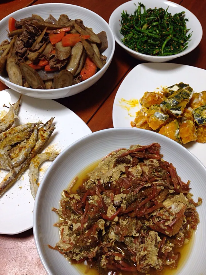 つくしの卵とじ 肉牛蒡 セリ胡麻和え カボチャサラダ イカナゴ揚げカレー風味 ♪|ザクロさん