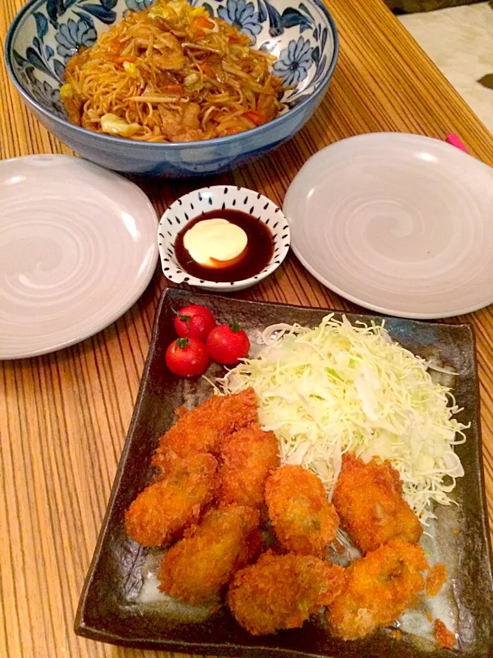 ＊晩ごはん＊ 春キャベツたっぷりソース焼きそば カキフライ|pinoyamaさん