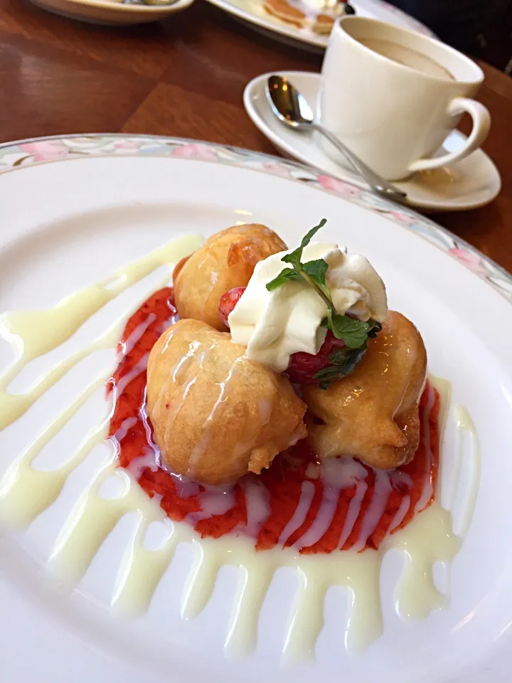 Deep fried donut with strawberry jam and condensed milk|Jujuさん