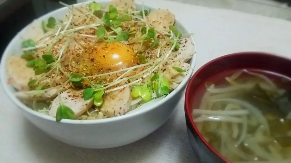 Snapdishの料理写真:ｻﾗﾀﾞﾁｷﾝ丼～✨|kaz(*･ω･)さん