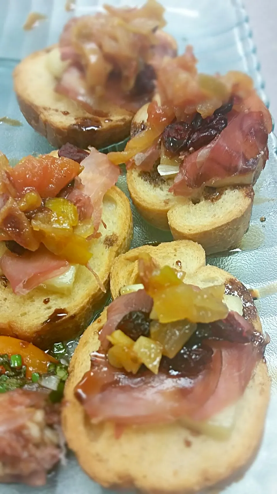 Snapdishの料理写真:Brie, Prosciutto, Cranberries Crustini w/ Balsamic Glaze & Tomato Bacon Chutney|Lakeshia Hazeleyez Goldenさん