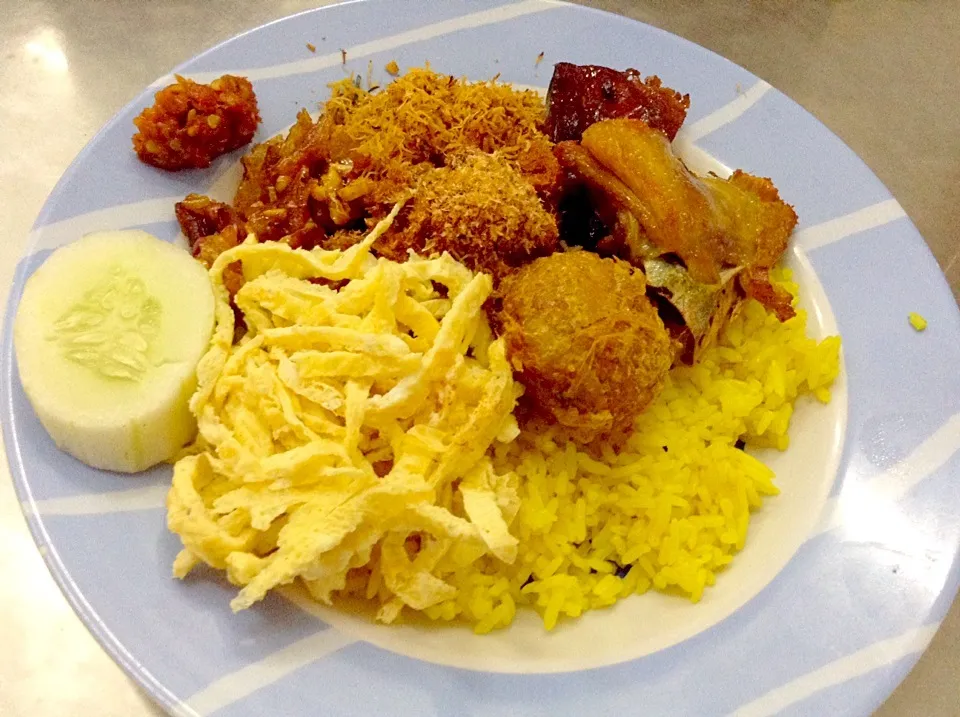 Nasi Kuning|Bambang Budiono Tjioさん