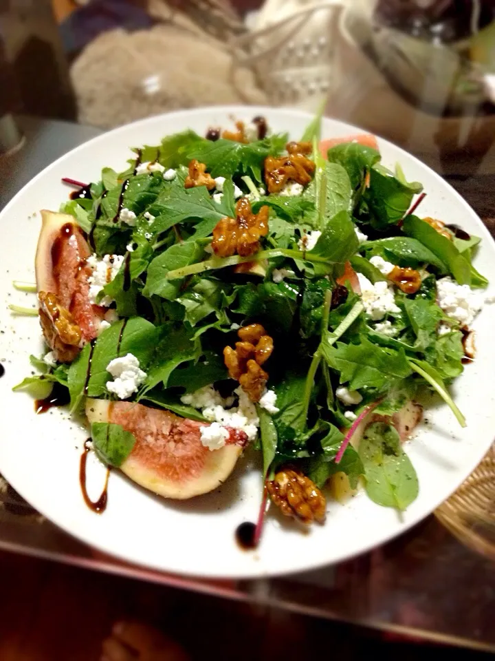 Snapdishの料理写真:Arugula and fig salad with homemade ricotta and caramelized walnuts|Sayakaさん