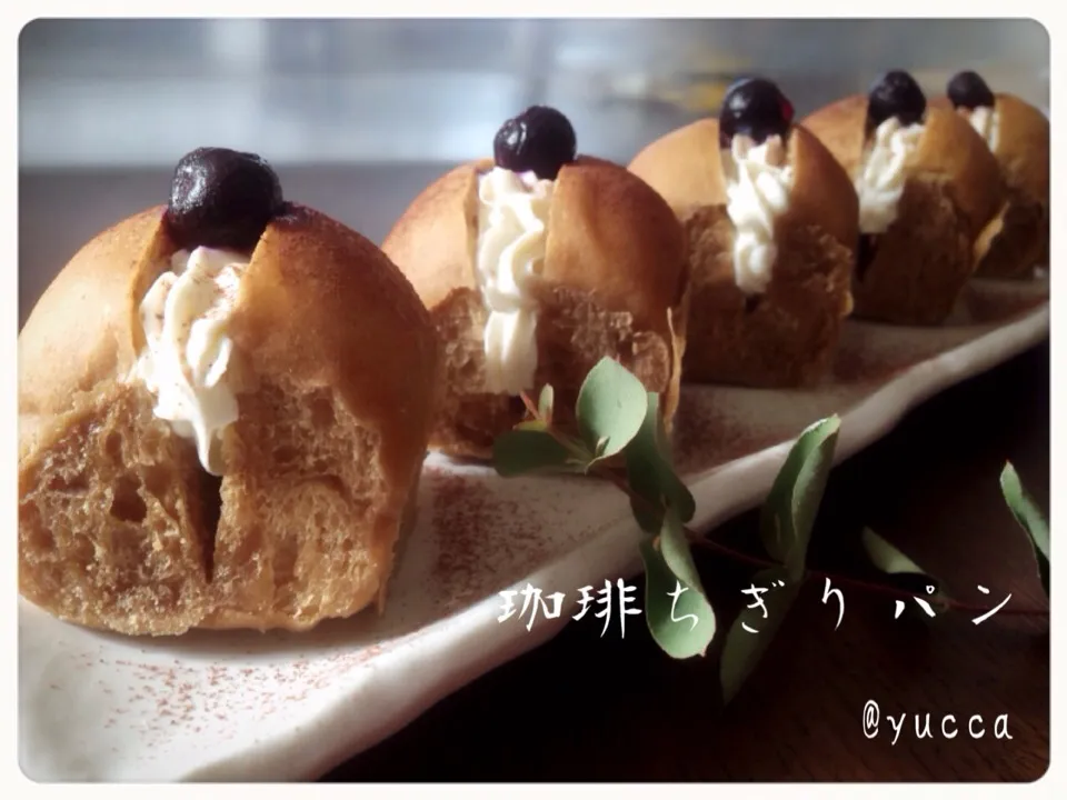 Snapdishの料理写真:今朝もちぎりパンf^_^;)珈琲ver.|yucca@さん