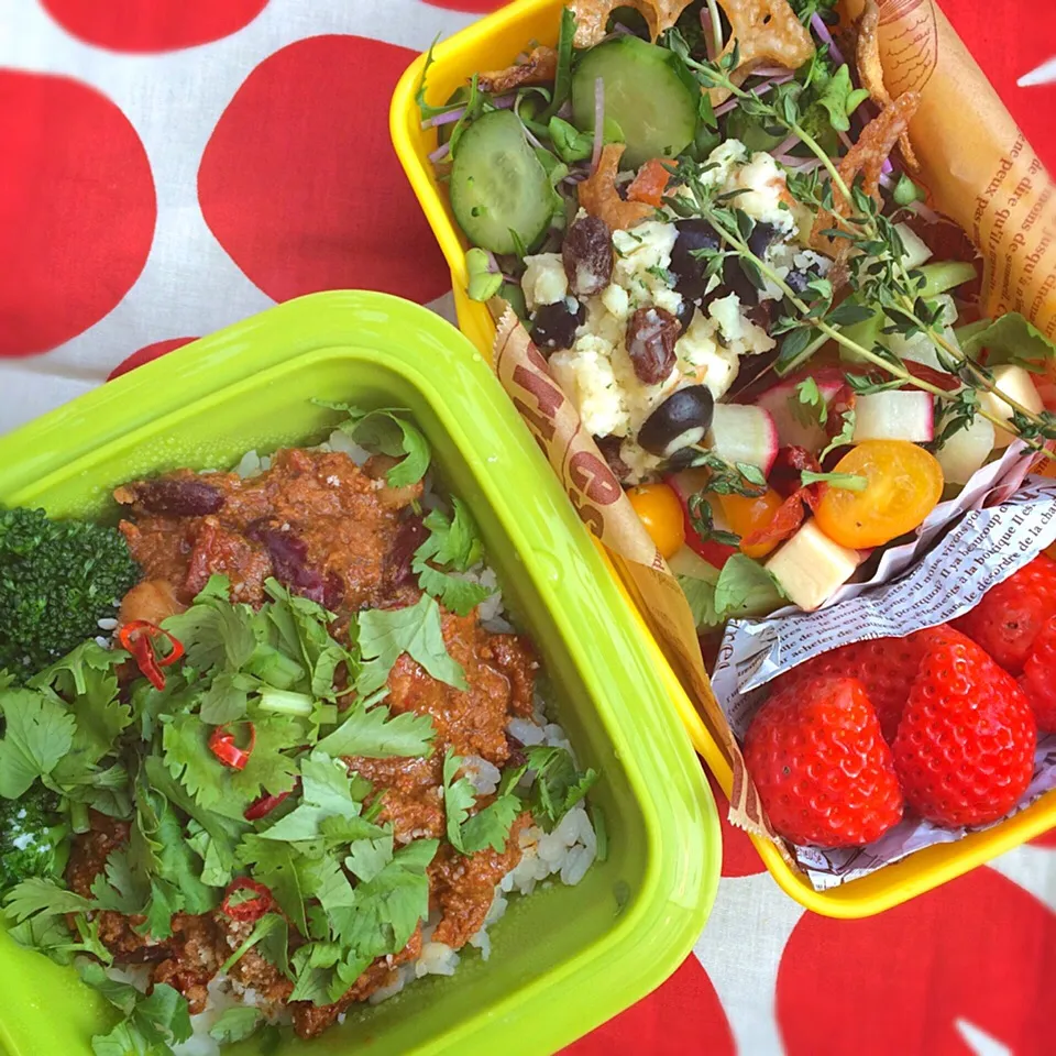 Mix beans & dried tomato keema curry*
Olive & Raison Potato salad*
Red radish, Celery, Cheese mariné*
Green salad with Vegetable chips*
Fruits*|⋆͛*͛wandering.cat⋆͛*͛さん