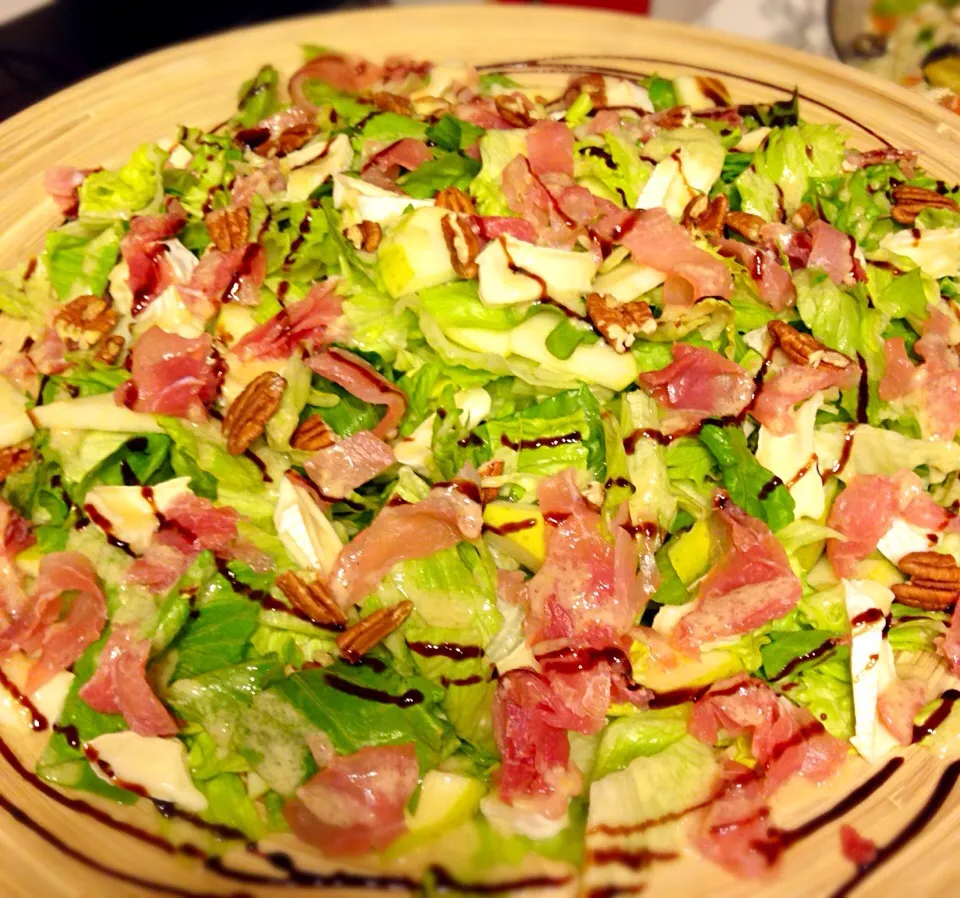 Sayaka's green apple, prosciutto and camembert salad with horseradish and balsamic glaze|Sayakaさん