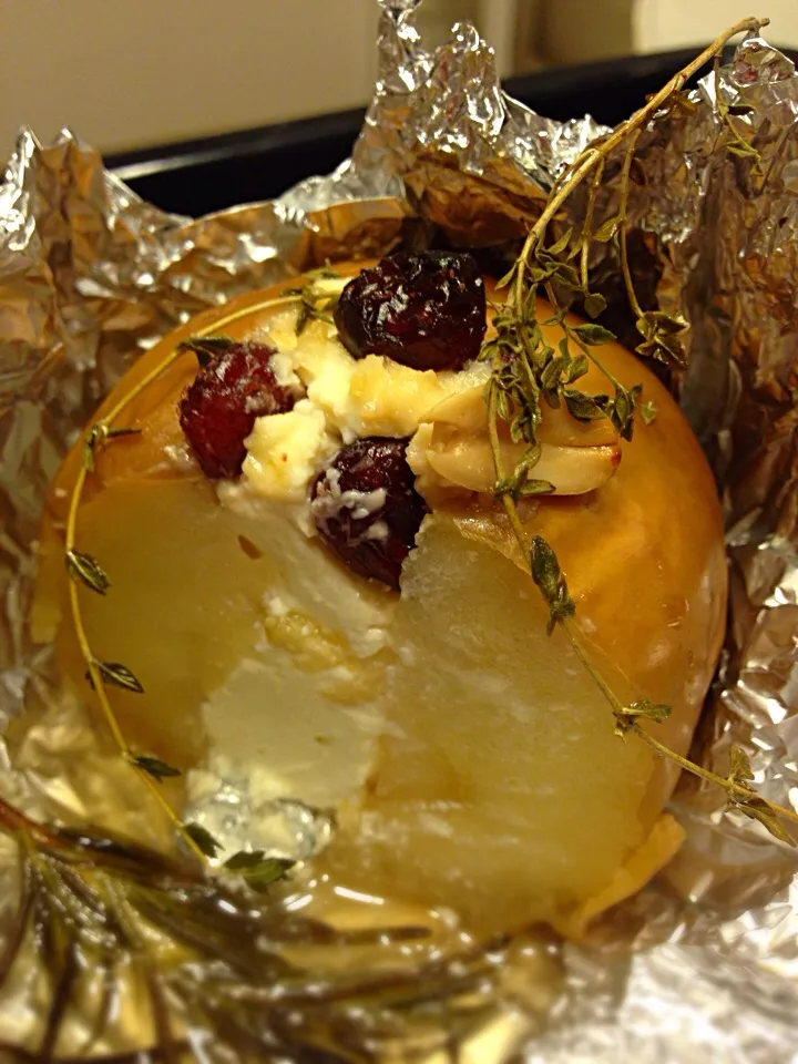 Sayaka's baked apple with cream cheese, cranberry and amaretto|Sayakaさん