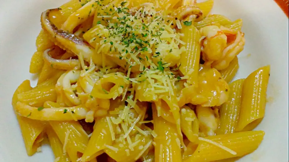 Snapdishの料理写真:Seafood pasta with prawns, squid and cod fish|Cindyさん