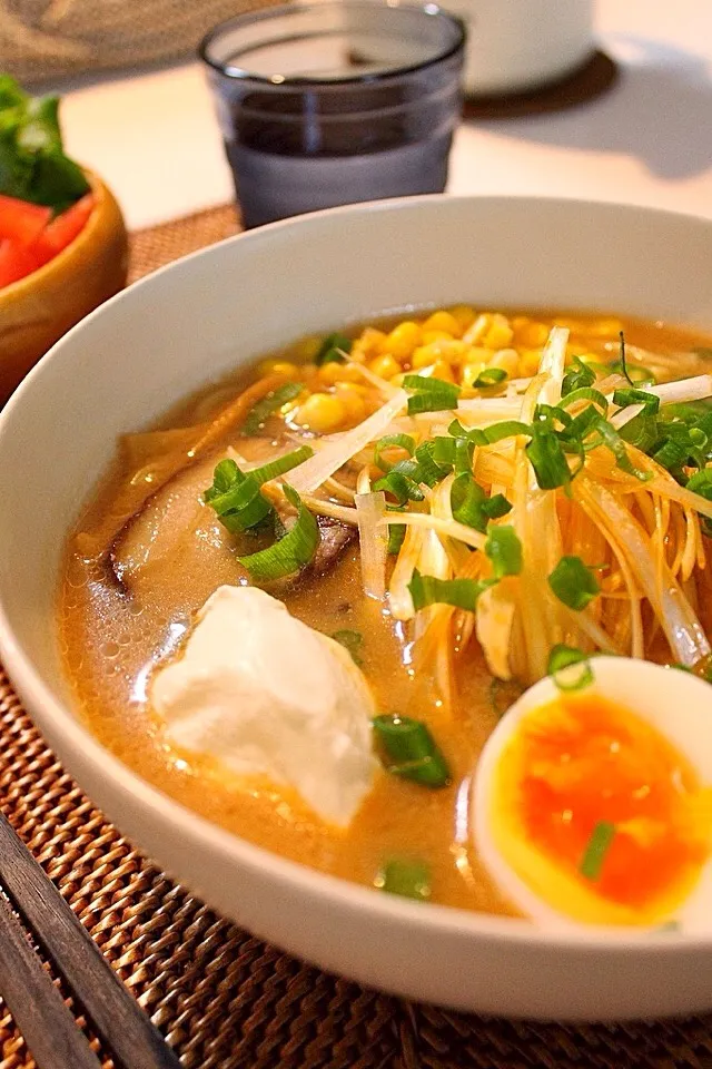 7ネギ味噌ラーメン〜ドリップヨーグルトでコク➕|はさん