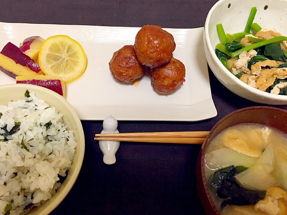 肉団子、さつまいものレモン漬け、わかめご飯