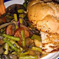 andouille sausage with asparagus, mushrooms, onion, butter, salt, pepper.  with toasted half sesame seed bun top.|Rocky Nerdishさん