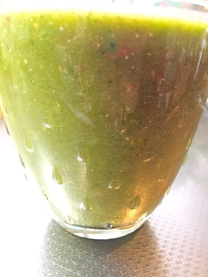 Fresh Strawberries and spinach, chia seeds, lemon juice and water|YDKOさん