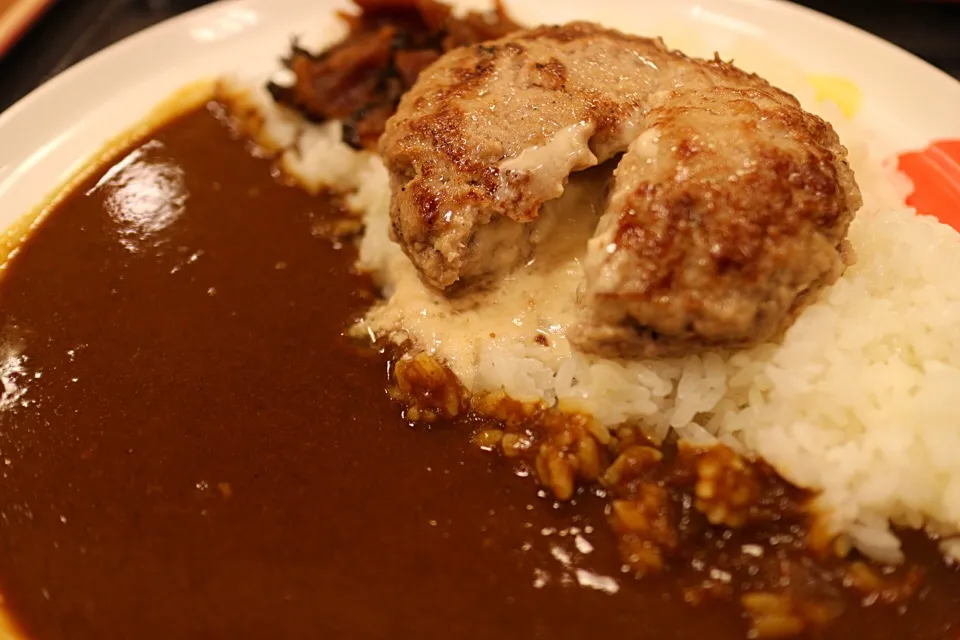 Snapdishの料理写真:チーズインハンバーグカレー|マハロ菊池さん