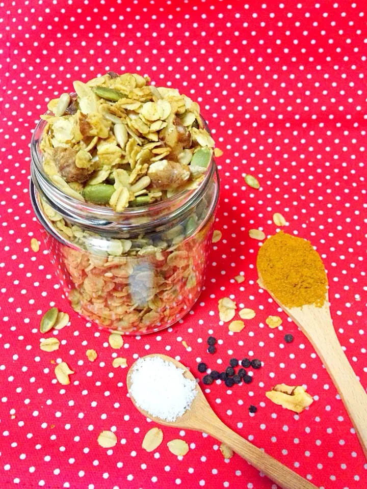 Savory granola - curry coconut granola(oats, pepitas, sunflower seeds, walnuts and sesame seeds)|coxiella24さん