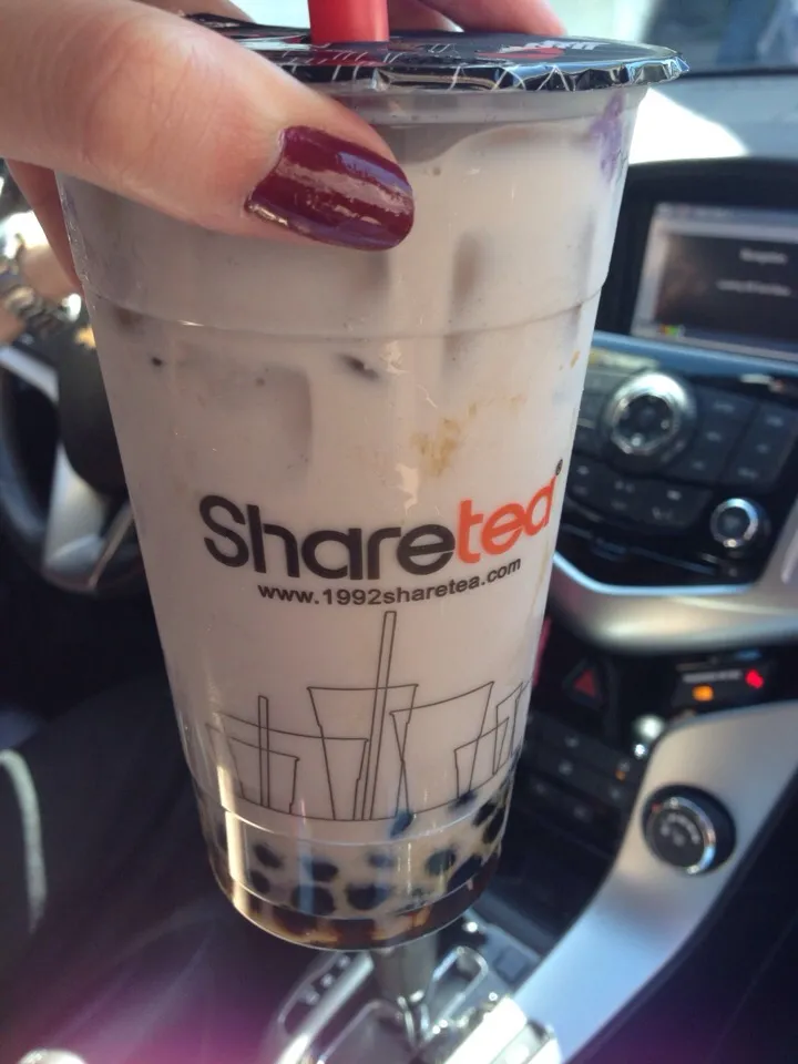 Iced coffee with boba always does good.|Christine Artenさん