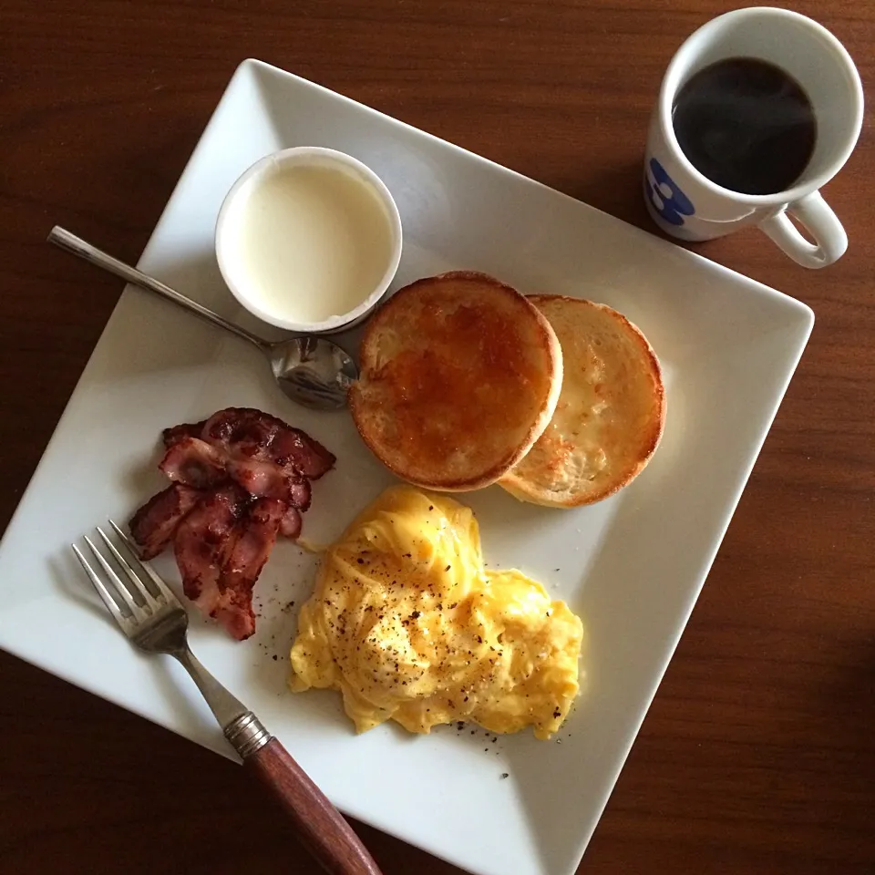 Snapdishの料理写真:ビルズ風トロトロスクランブル|マユマユさん