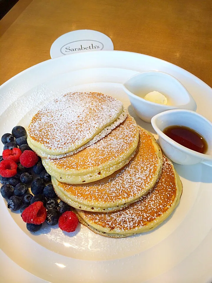 Snapdishの料理写真:Lemon Ricotta Pancakes @Sarabeth's Tokyo, Japan|Piapplesさん