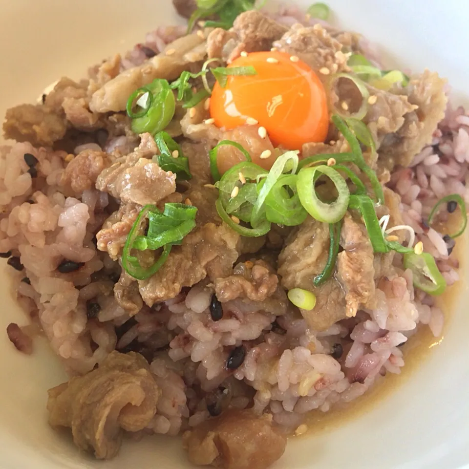 Snapdishの料理写真:牛すじの味噌煮込飯✨|梅花権現さん