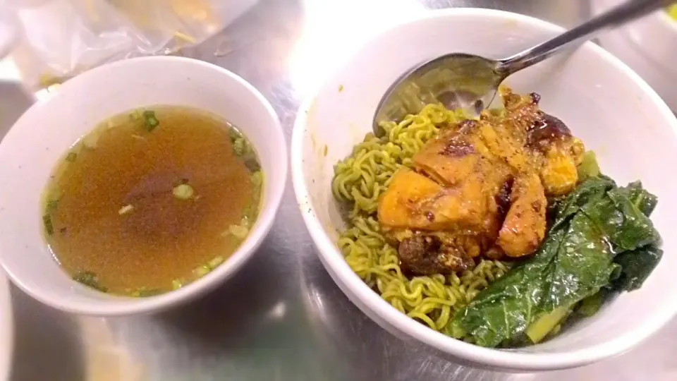 Green tea noodle with grilled chicken leg|BÌnh Vĩnhさん