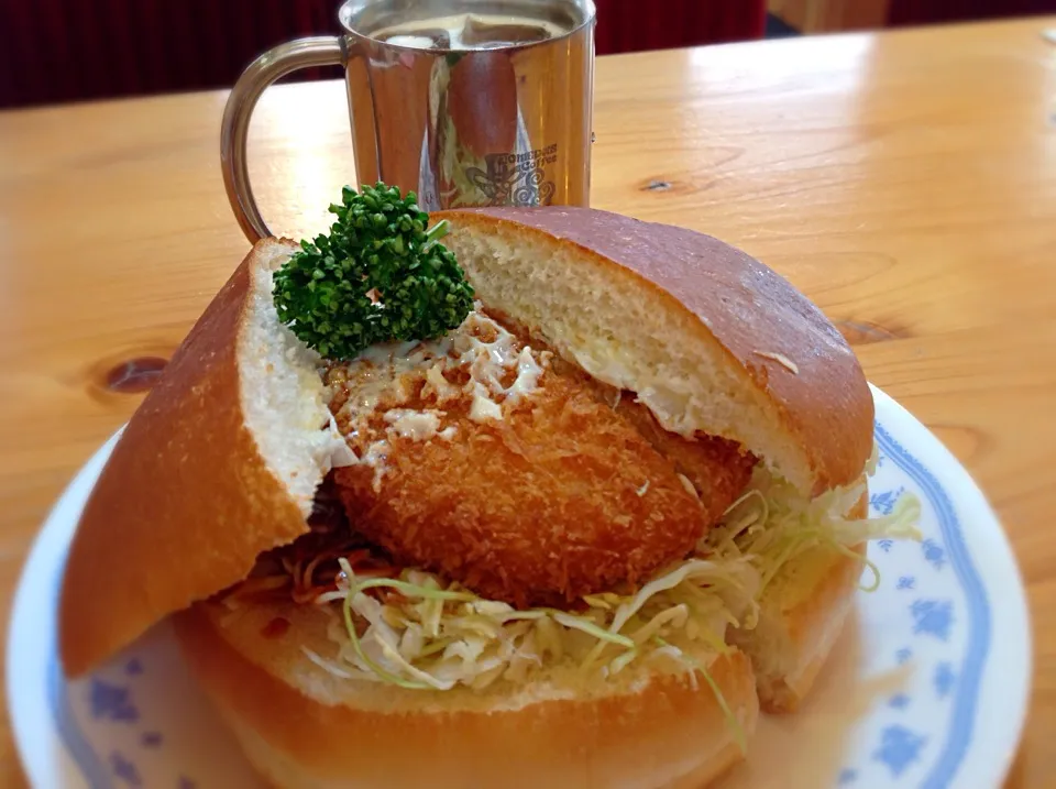 Snapdishの料理写真:今日もデカイで〜😋コメダバンズ🍔|アライさんさん