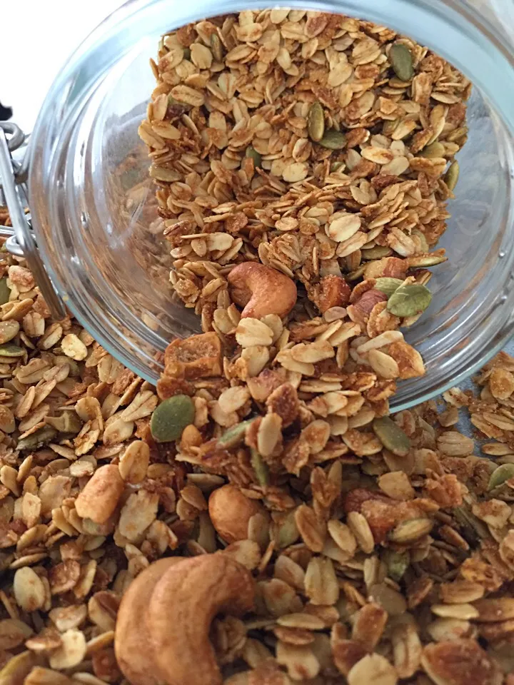 Granola with cashew nuts, walnuts and pumpkin seeds|12Dragonさん