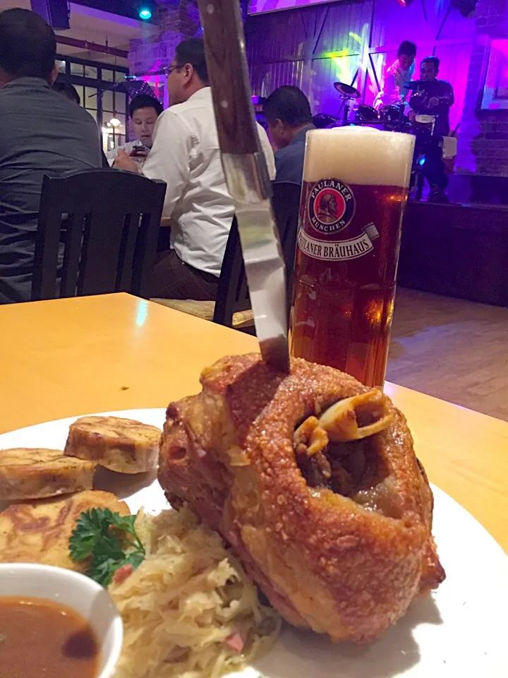 Crispy Pork Knuckle & German Beer|Meliaさん