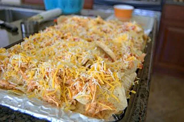 My Aunt Making Her Delicious Chicken Nachos for Youth Bible Study Tonight #Snack/Teatime #Appetizer #Chicken|Alisha GodsglamGirl Matthewsさん