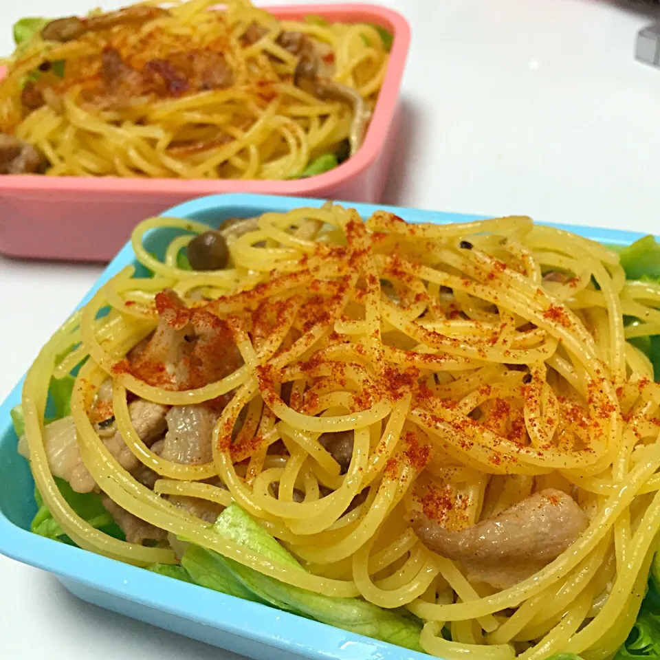 レタスとキノコの和風パスタ🍄(赤いのはパプリカ粉)@//mari//|//mari//さん