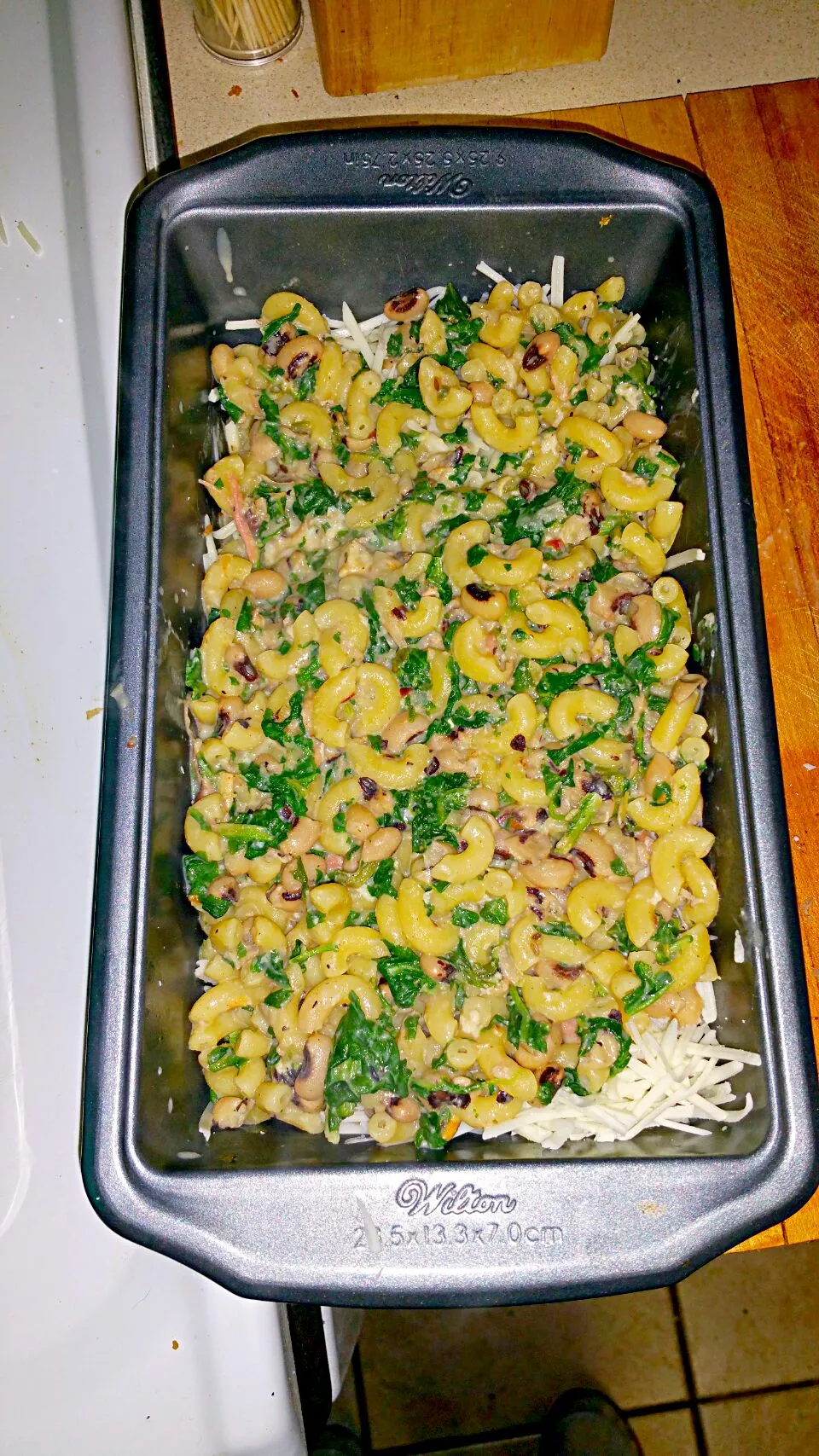 Macaroni and Cheese with spinach, Black Eyed Peas and  cheese,  layered.  Delicious for #MeatlessMonday or as a side dish #Spinach|Kellea Tibbsさん