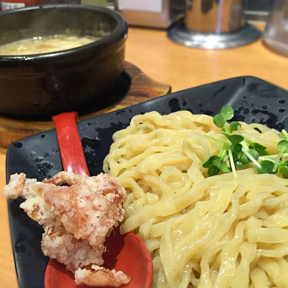 濃厚強火炊きつけ麺。鶏と煮干しと魚のアラから採られた濃厚スープ。生姜も効いてて旨〜い*\(^o^)/*|まあん👽さん