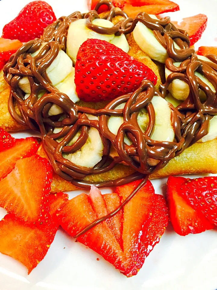 Strawberry banana Nutella crepes|melanie suarezさん