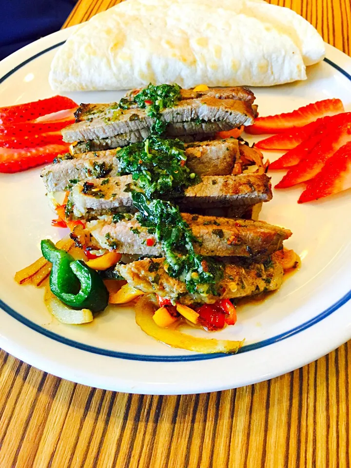 Chimichurri steak with grilled peppers and onions|melanie suarezさん