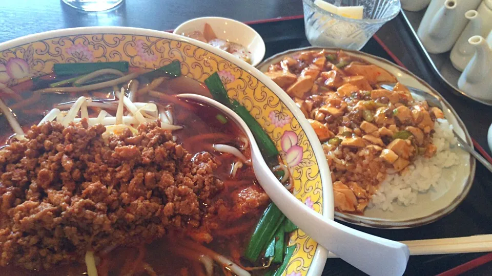 【日替定食】台湾ラーメンと小麻婆豆腐丼を頂きました。|momongatomoさん