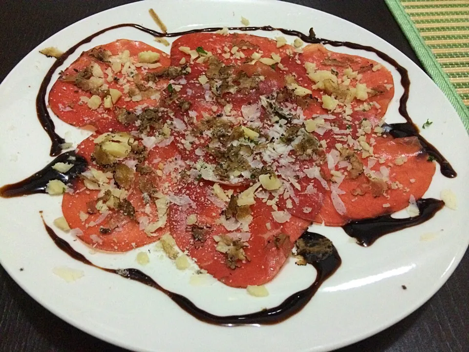 Bresaola carpaccio with truffles and porcini|Giuseppe Granataさん