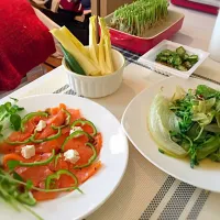 Salmon salads w Kiri cheese /lettuce pea sprouts w garlic|Rinaさん