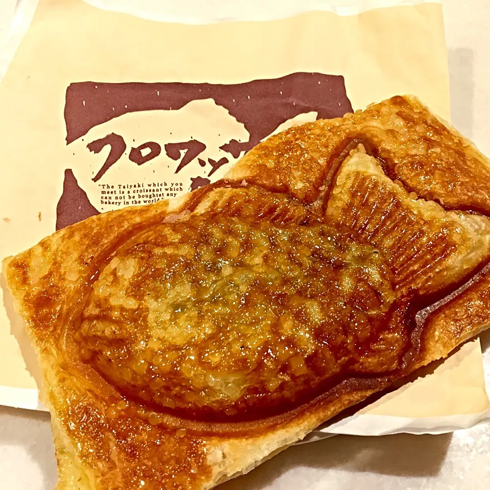 Croissant Taiyak with sweet red bean paste filling! So Delicious!!!|Prisca Erさん