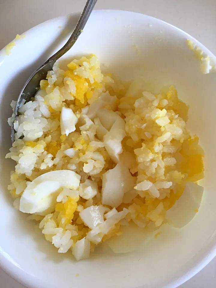 Snapdishの料理写真:Boiled egg and rice|Didi Duangさん