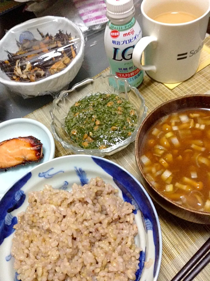 鮭の味噌漬け＆めかぶ＆ナメコの味噌汁|まぐろさん