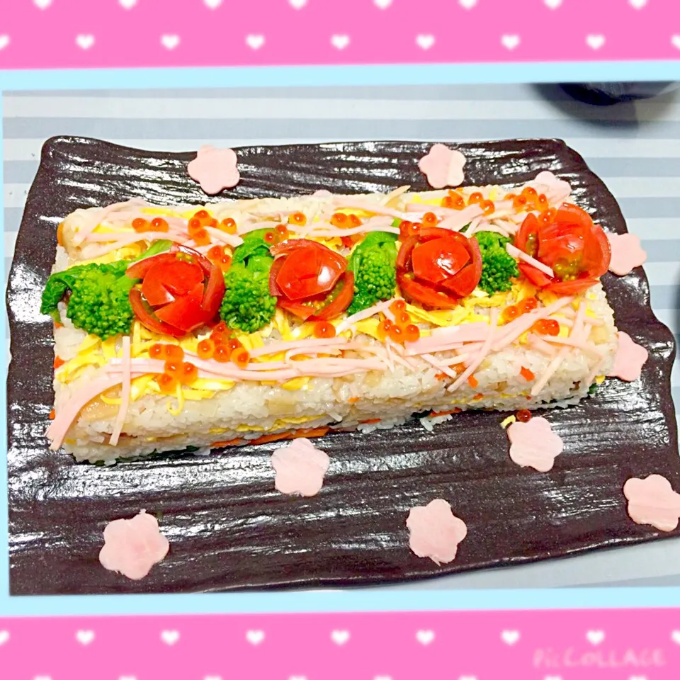 Snapdishの料理写真:おひなさまのちらし寿司ケーキ♪|みぃオカンさん