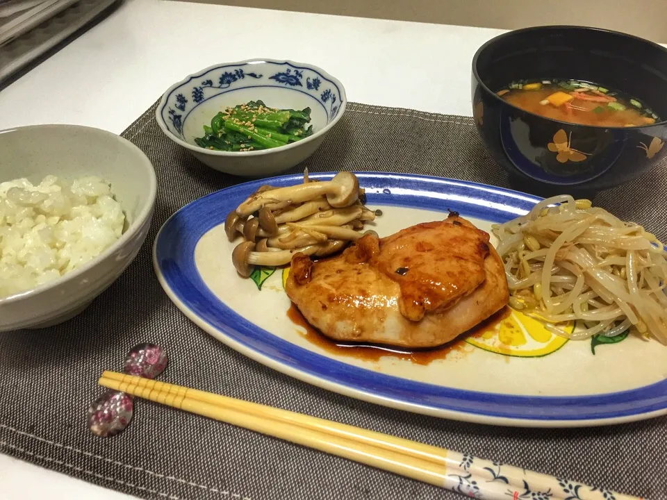 Snapdishの料理写真:鳥胸肉の照り焼き定食⊂(°θ°)⊃|Saoriさん