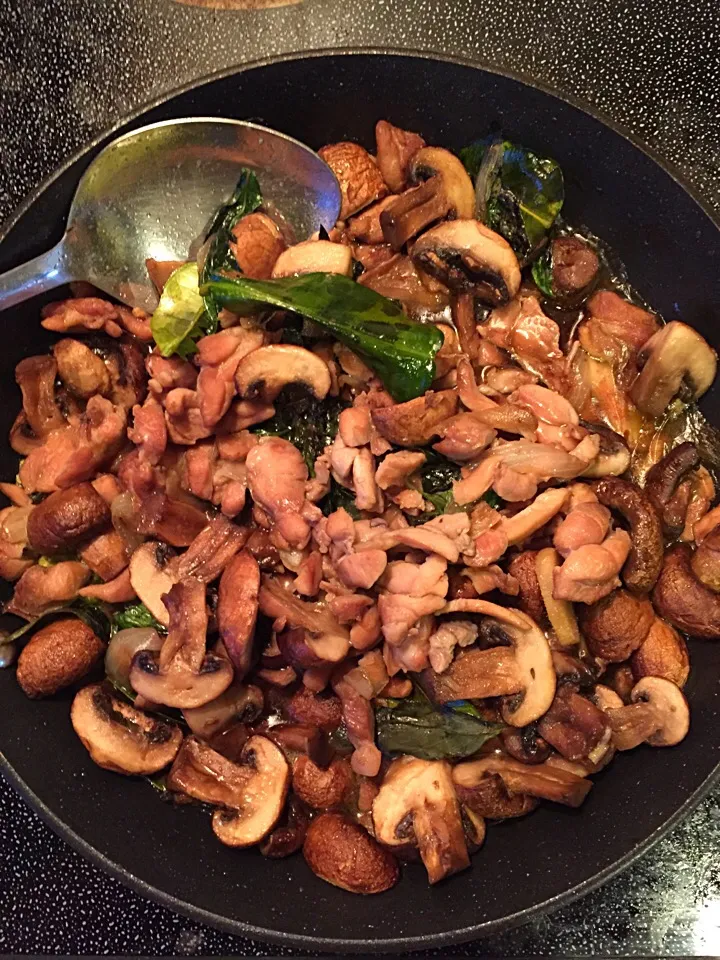 Snapdishの料理写真:Chicken mushroom stir fry!!! 4/2|Didi Duangさん