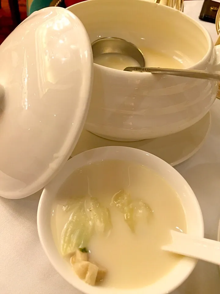 Double-boiled pig's lung soup with vegetables in almond juice|Sky Blueさん