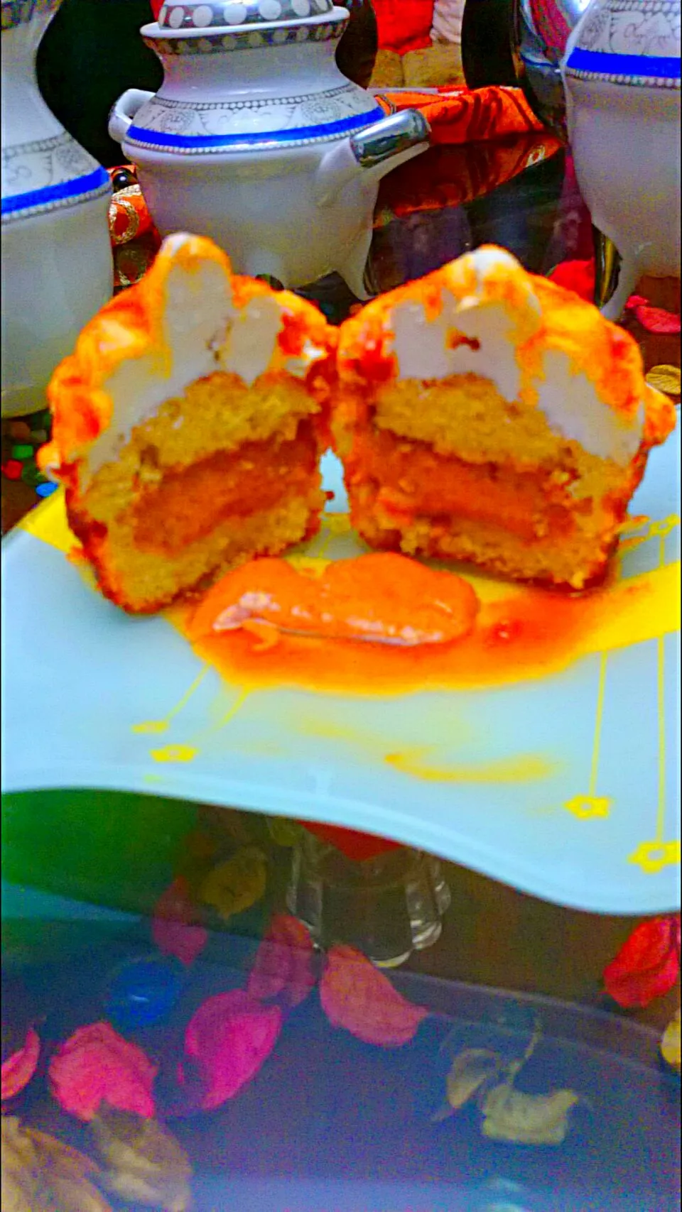 cupcake with caramel sauce|abeer abo bakrさん