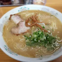 Snapdishの料理写真:下関市ラーメン「楽」|たかたかლ(^o^ლ)さん