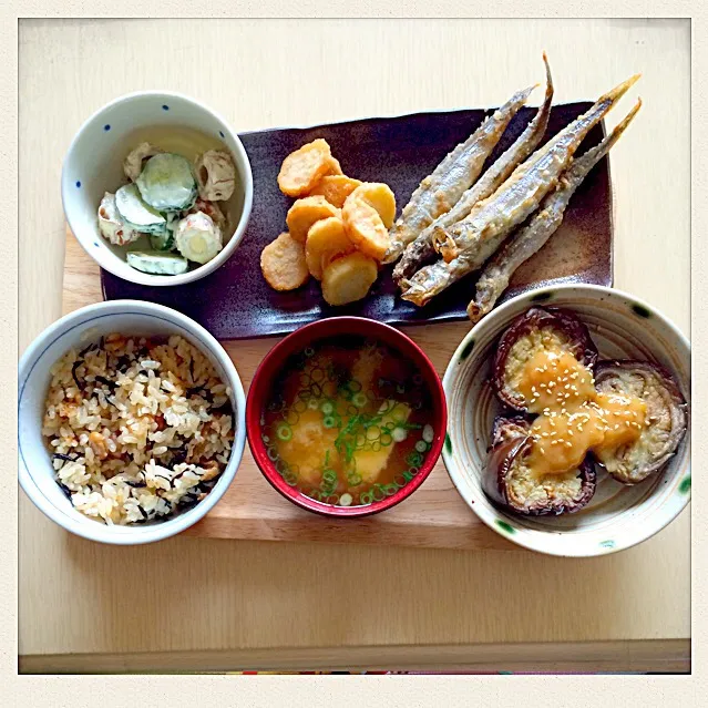 ひじきご飯☆お味噌汁☆茄子田楽☆ししゃもとじゃがいもの唐揚げ☆きゅうりとちくわのわさびマヨ和え♪(๑ᴖ◡ᴖ๑)♪|とまこ(*^o^*)さん