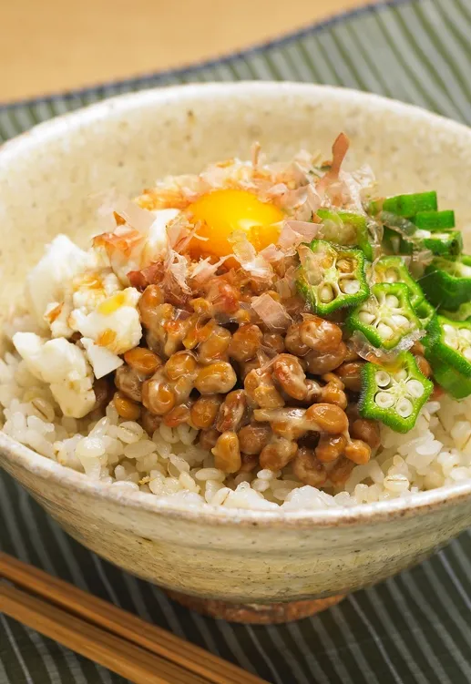 三色納豆ねばねばのせ丼|いいだし、いい鰹節。ヤマキさん