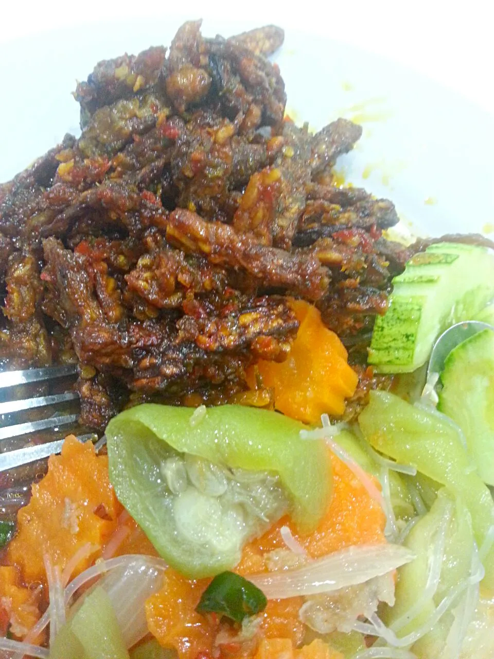 Snapdishの料理写真:Petola masak air, ulam timun, tempe sambal kering|Izni Arifah Shuibさん