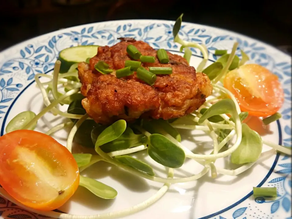 Dory Fish Cake served on a bed of Crunch Sunflower Sprouts 

#simpleeats #realfood #yummy #freshflavours|Rinaさん